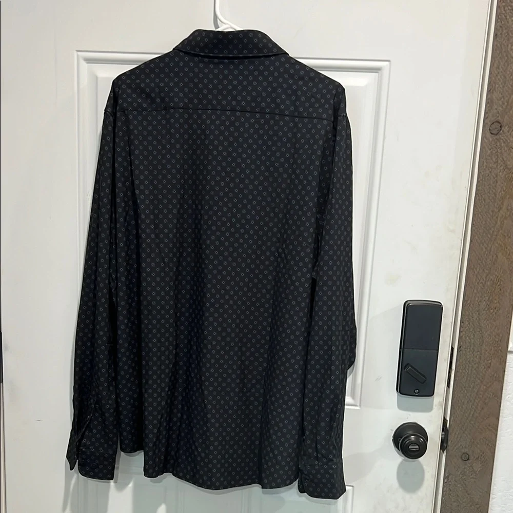 Elegant Black Patterned Button-Down Shirt - Picture 8 of 8